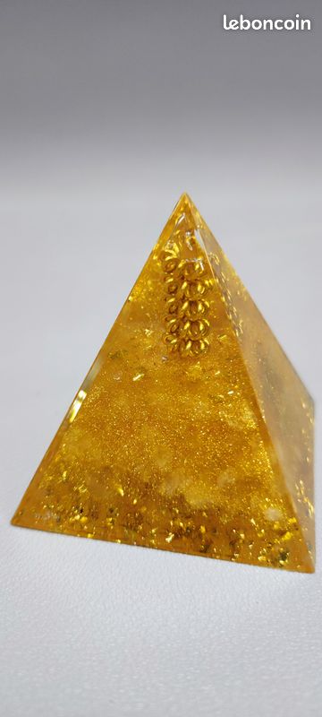 Pyramide décorative (image 9)