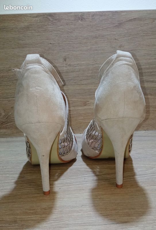Sandales neuves à talons beiges (image 6)