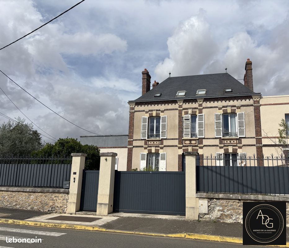 Maison 9 pièces 244 m² · à Les Villages Vovéens · 244 m² · 325 500 €