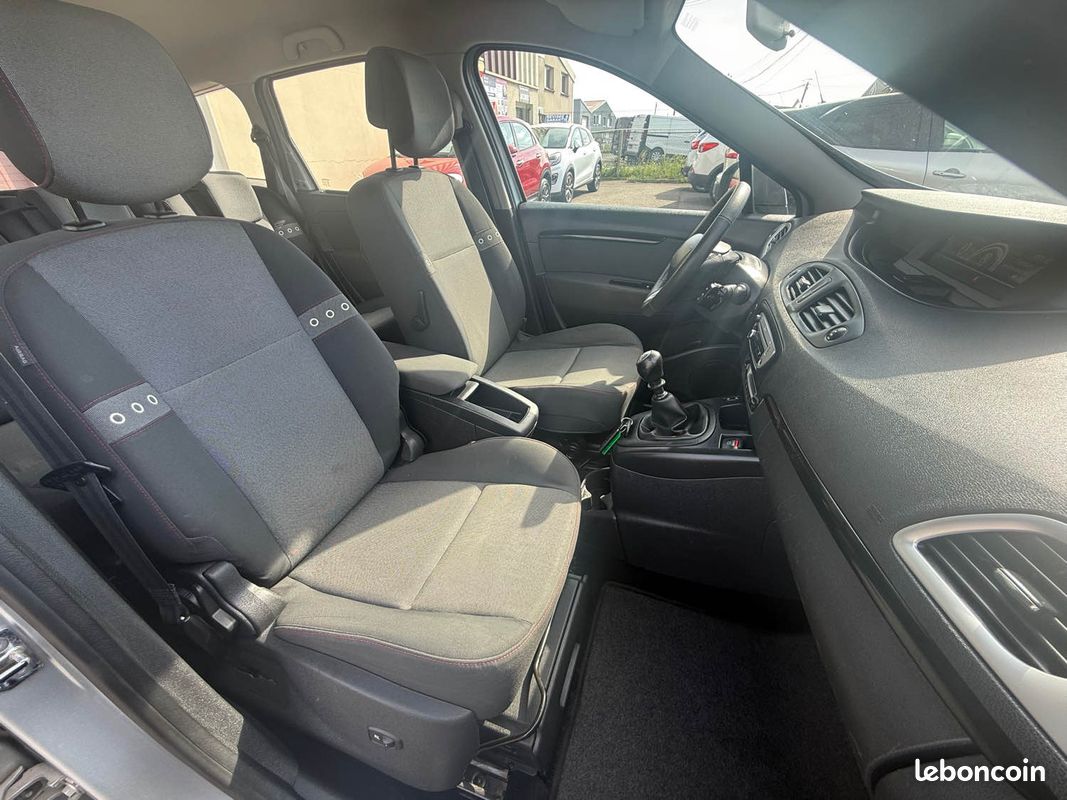 Renault grand scenic 3 phase 2 1.6 dci - 130cv 16v turbo 7 places 2012 (image 16)