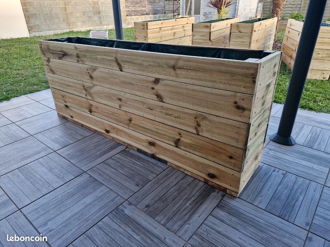 Jardinières en bois (image 1)