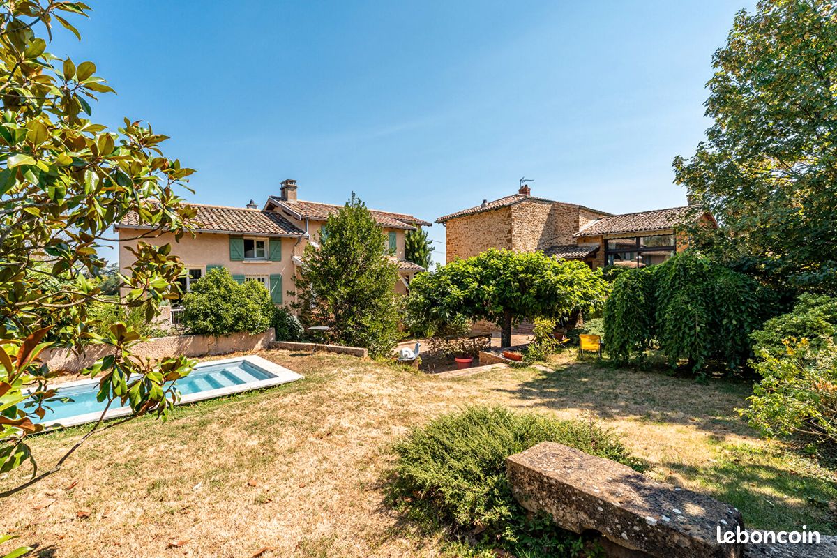 Maison 6 pièces 140 m² · à Porte des Pierres Dorées · 140 m² · 550 000 €