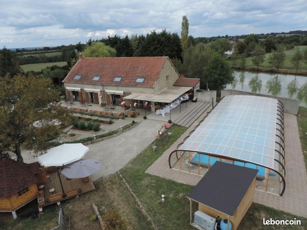 Maison 12 pièces 588 m² · à Saint-Hilaire · 588 m² · 577 700 €