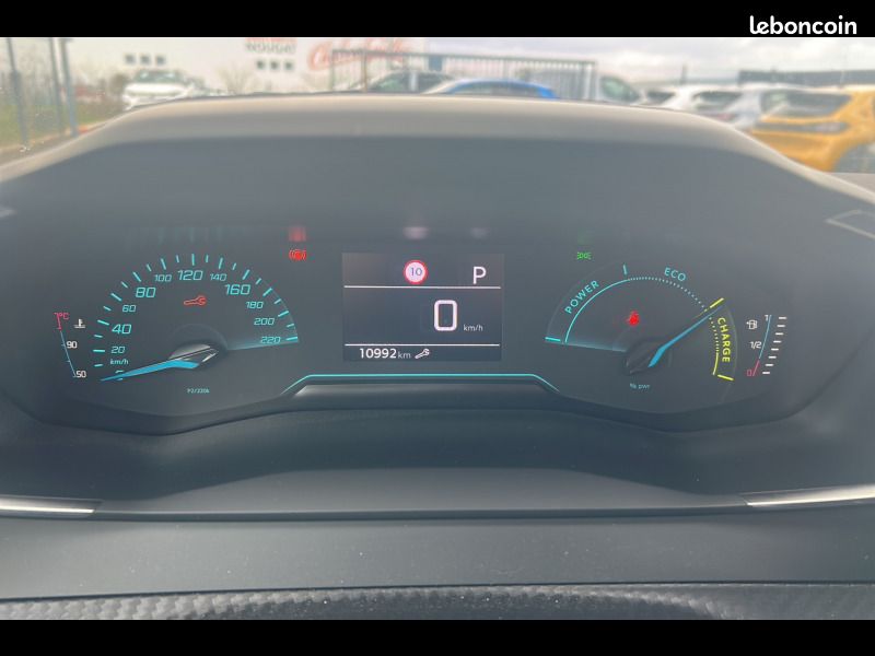 Peugeot 2008 Hybrid 136 e-DCS6 Style (image 16)
