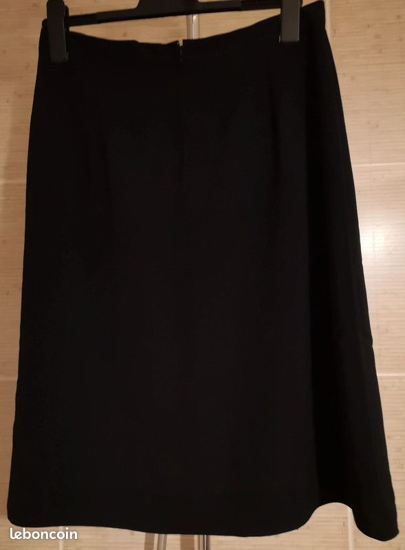 Jupe noire - Marque Sarah B - Taille 46 (image 3)