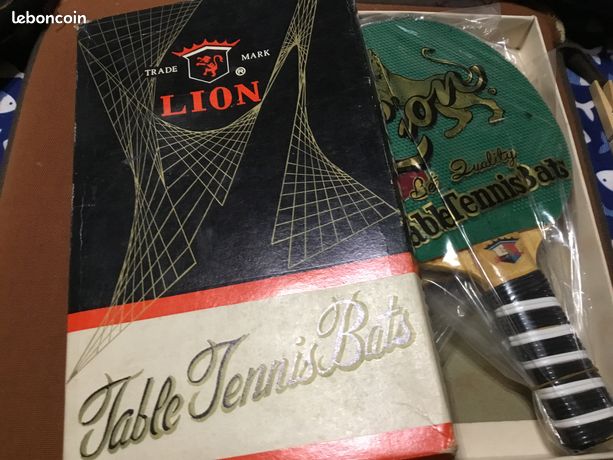 Lot Ancien : Raquette De Tennis De Table Lion + Filet Avec Support