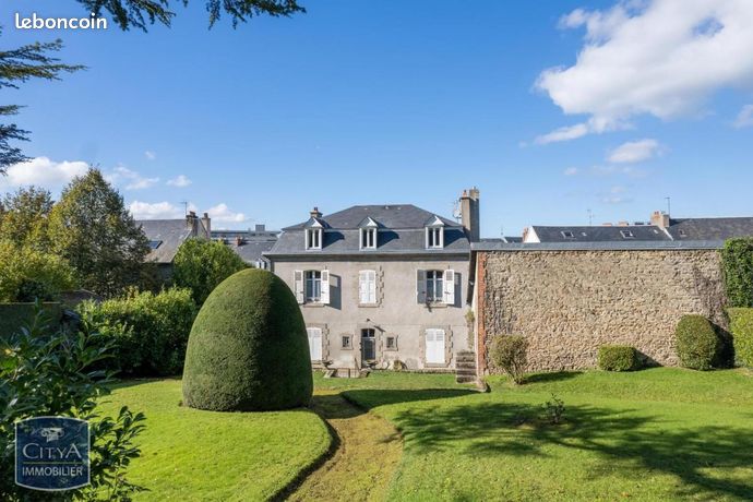 Maison 10 pièces 365 m²