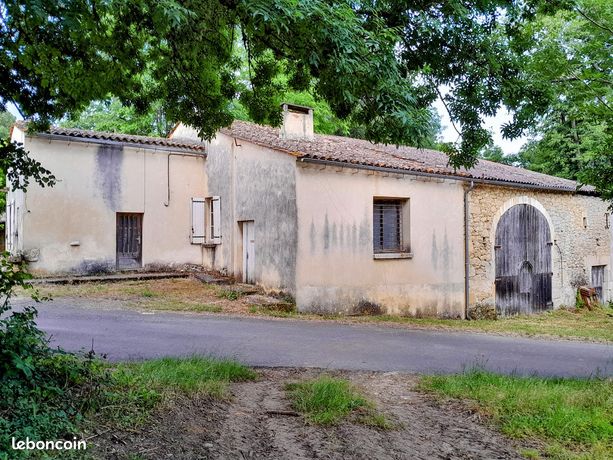 Belle maison pierre à rénover gros potentiel total de 177m2, terrain boisé de 3245M2, endroit rural très tranquille