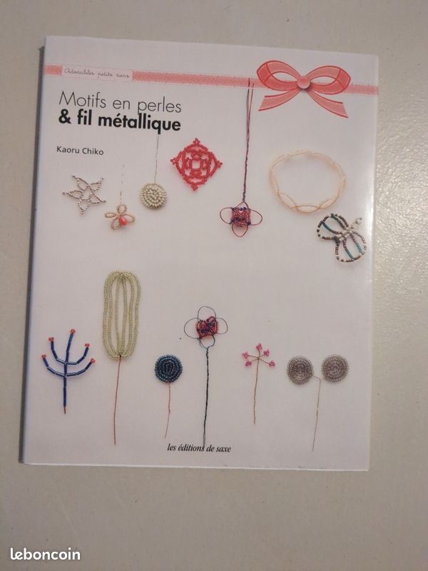 Livre loisirs créatifs "Motifs en perles et fil métallique" (image 1)