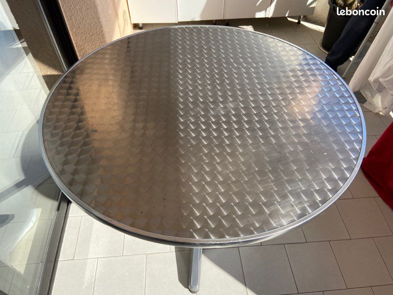 Table ronde (image 1)