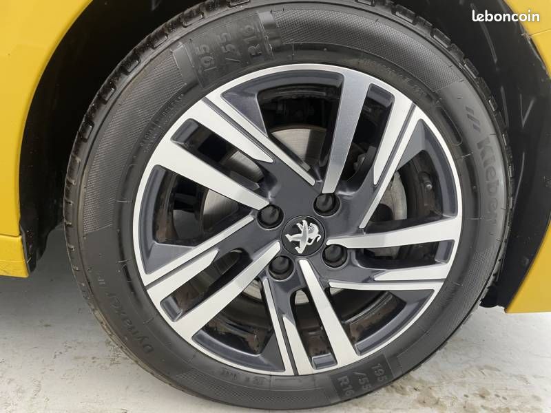Peugeot 208 PureTech 100 S&S BVM6 Allure (image 17)