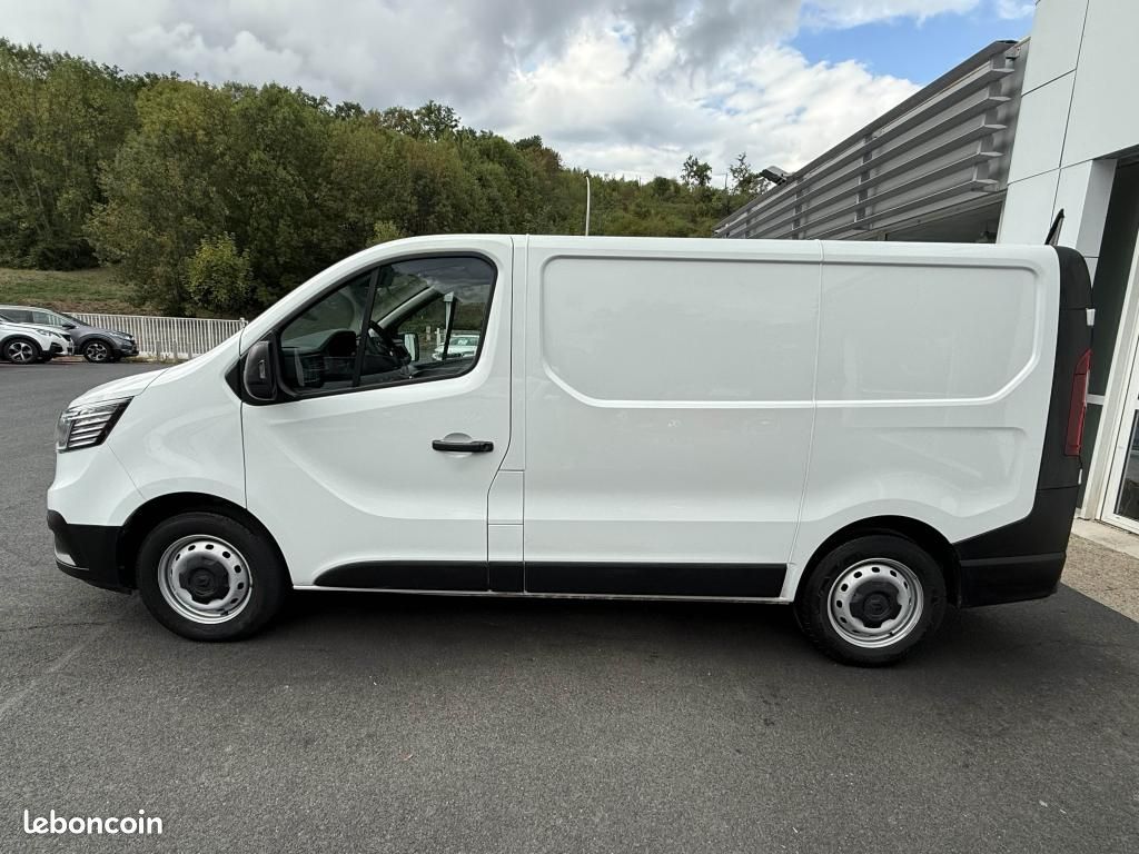 RENAULT TRAFIC L1H1 2800 Kg 2.0 Blue dCi - 130 Fourgon Confort TVA RECUPERABLE + CLIM (image 4)