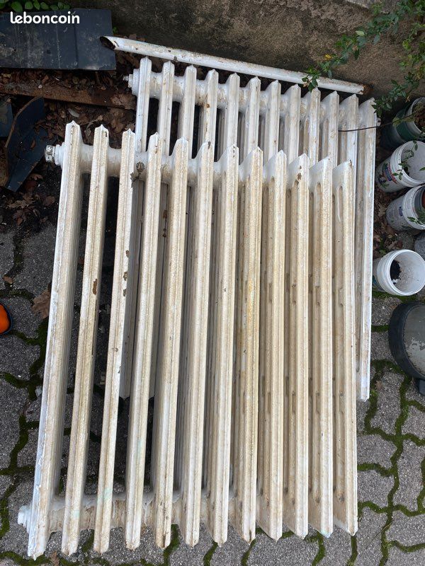 Radiateur ancien en fonte (image 1)