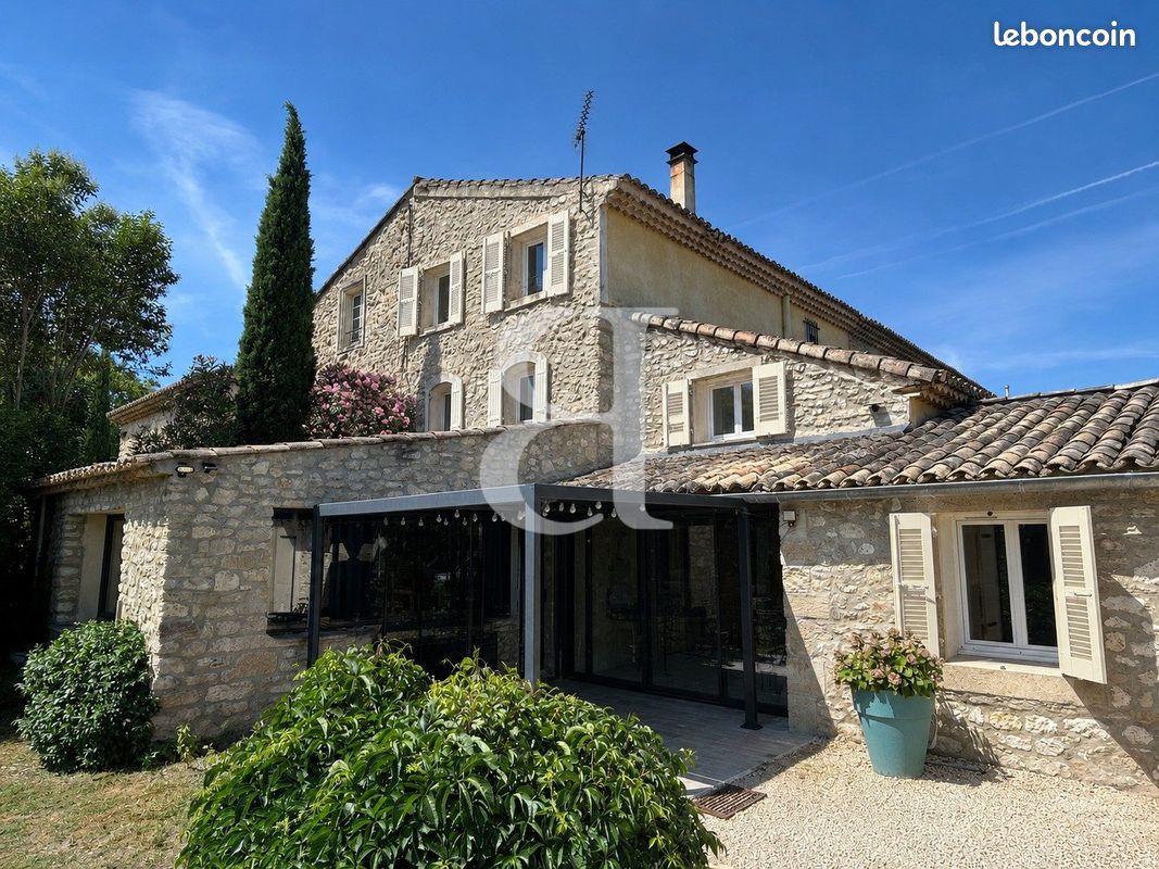 Maison 9 pièces 255 m² · à L'Isle-sur-la-Sorgue · 255 m² · 798 000 €