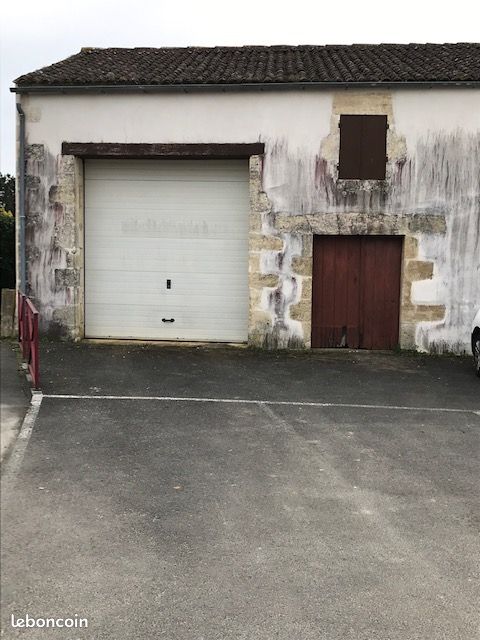 Garage · à Saint-Simon-de-Pellouaille · 32 000 €