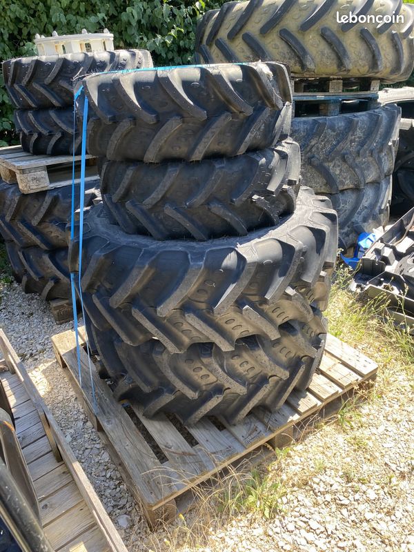 Lot de 4 pneus agricoles (image 1)