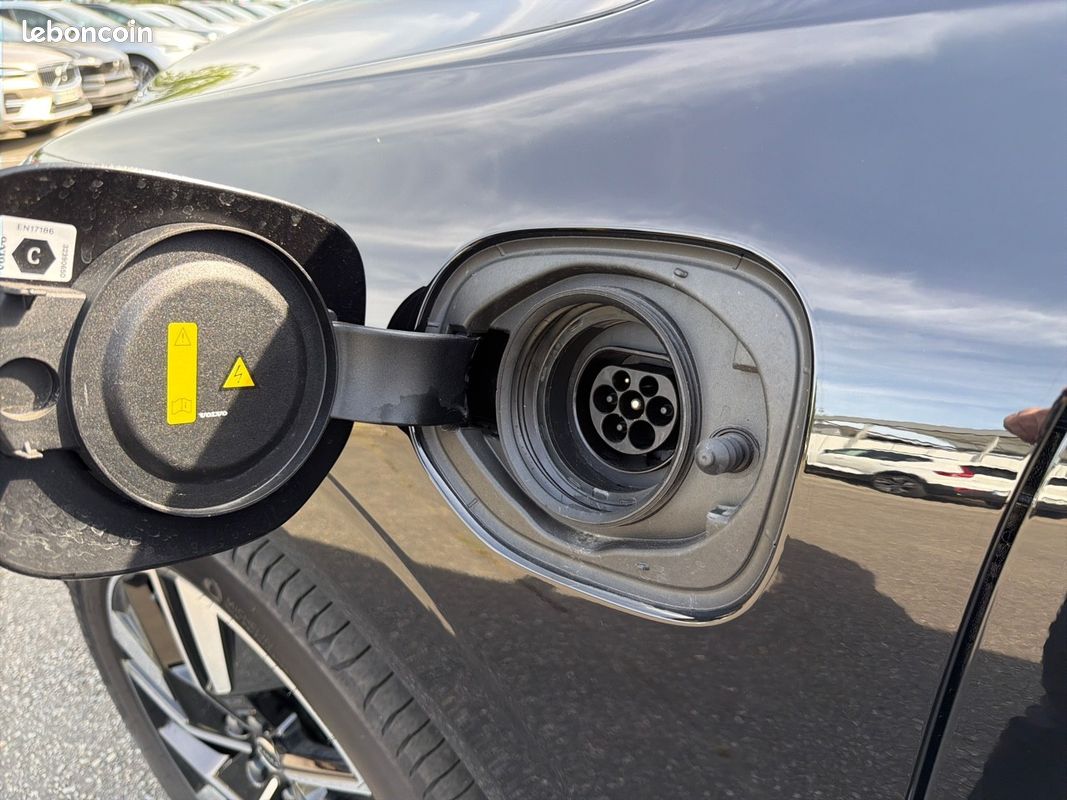 VOLVO XC60 T6 AWD Hybride rechargeable 253 ch+145 ch Geartronic 8 Plus Style Dark (image 11)