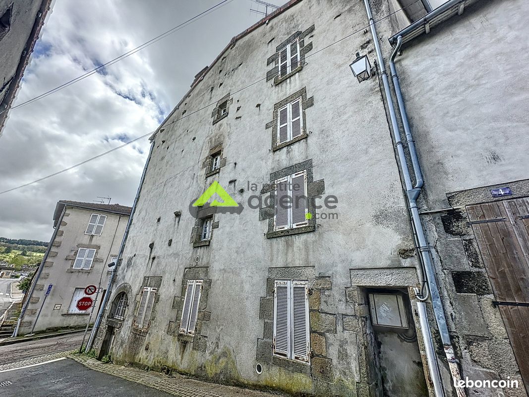 Immeuble 160 m² · à Bourganeuf · 160 m² · 45 900 €