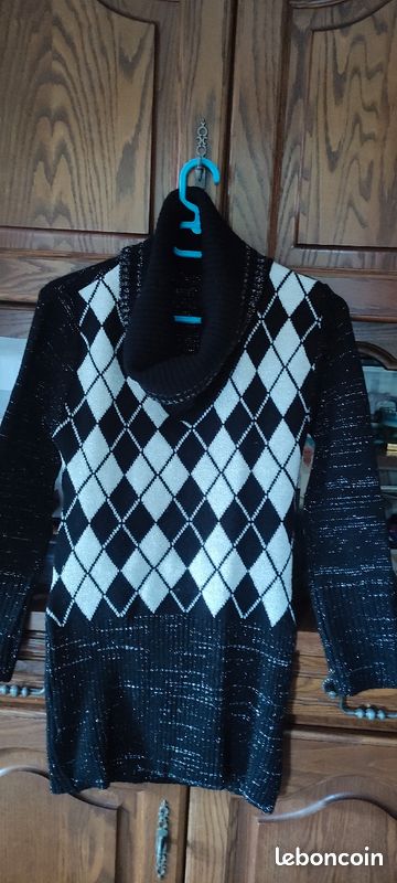 Vend pull long noir et blanc avec des fibre argent (image 2)
