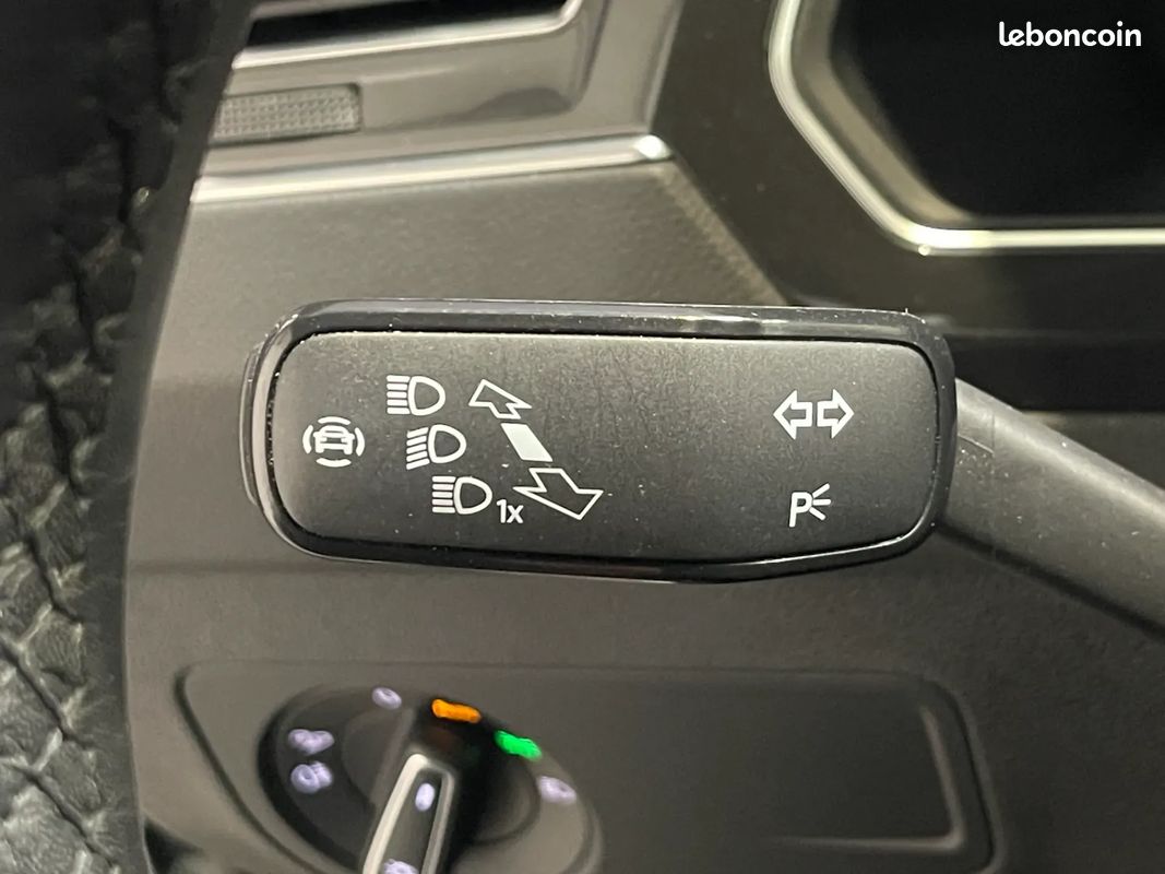 VOLKSWAGEN Tiguan 2.0 TDI 150ch R-Line - 2022 - CarPlay - Virtual cockpit - Led d'ambiance - Boîte auto (image 23)