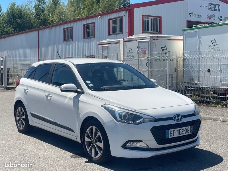 HYUNDAI i20 II 5 Portes 1.1 CRDi 12V 75 cv (image 4)