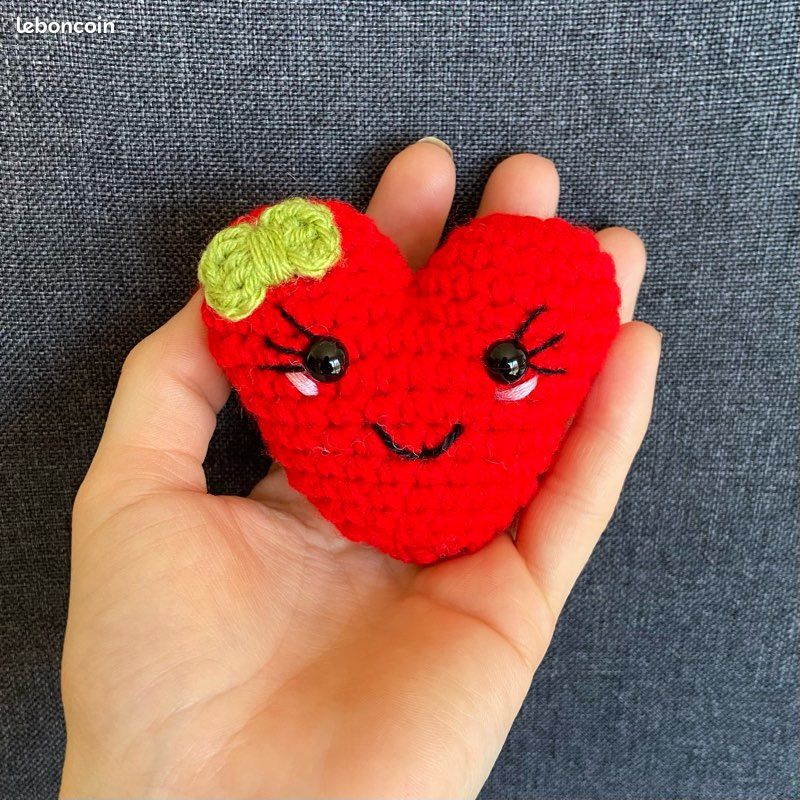 Cœur , doudou fait main au crochet, amigurumi, neuf, 27x37 cm