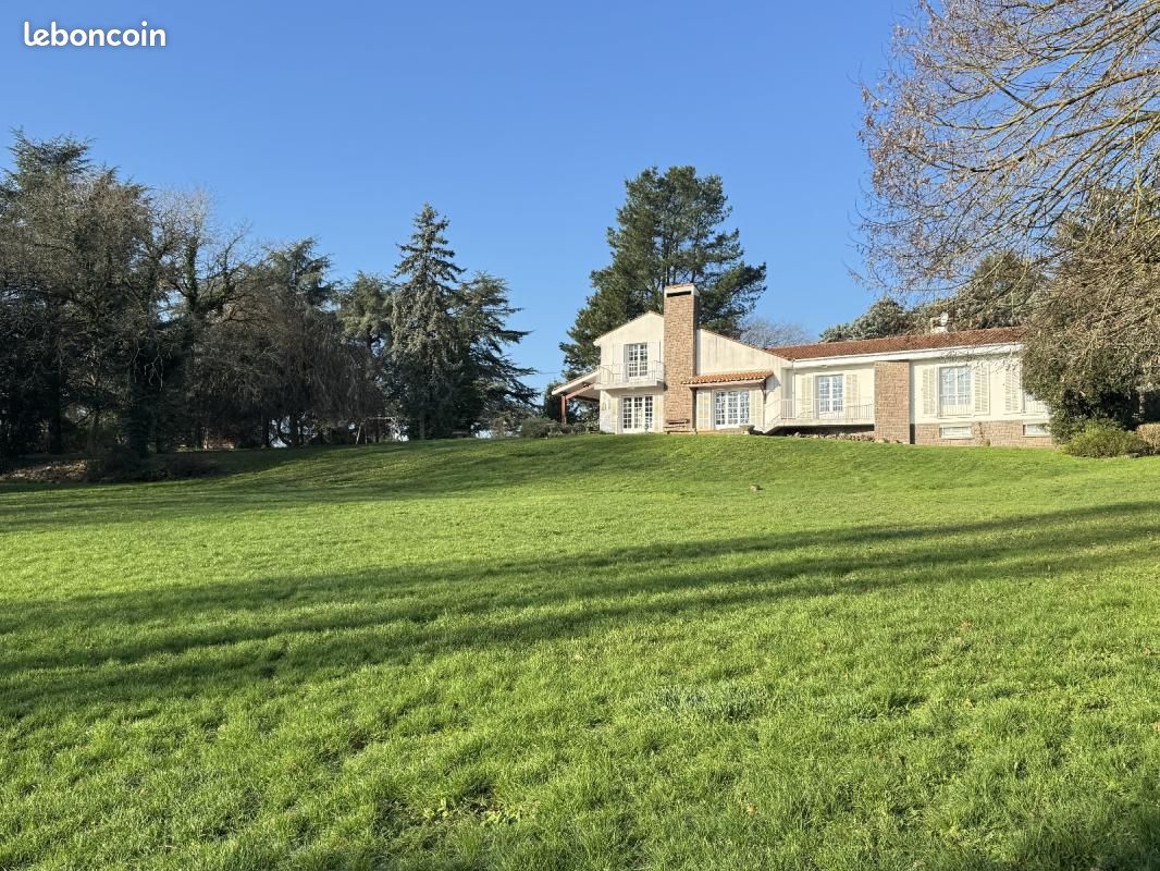 Maison 9 pièces 211 m² · à Boussay · 211 m² · 438 900 €
