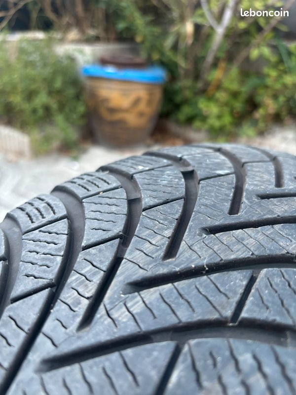 Pneu 215/55/R18 Neige (image 2)