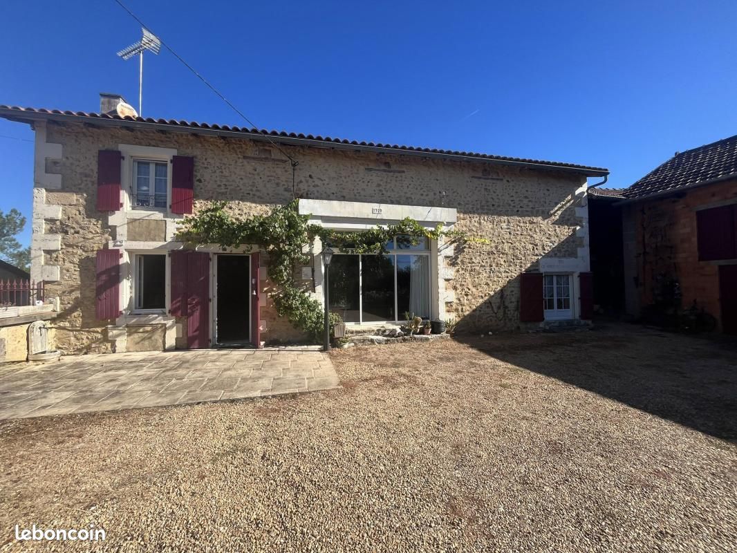 Maison 5 pièces 210 m² · à Vitrac-Saint-Vincent · 210 m² · 232 000 €