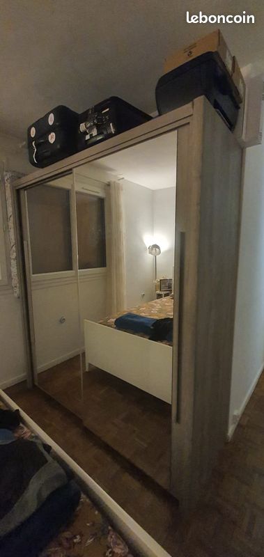 Armoire Conforama gris avec portes coulissantes miroir (image 1)