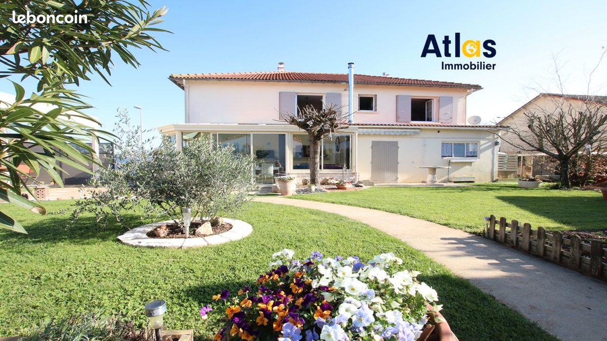Maison 9 pièces 177 m² · à Vouillé · 177 m² · 256 000 €