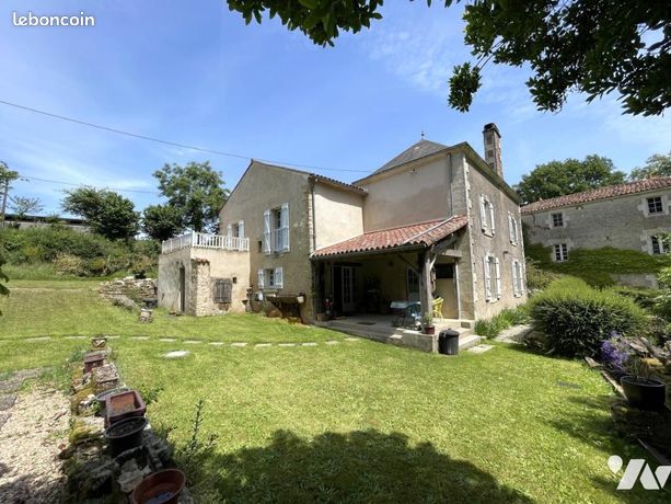 Maison 200 m² BAZOGES EN PAREDS