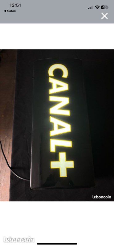 Enseigne lumineuse, Canal+ (image 1)
