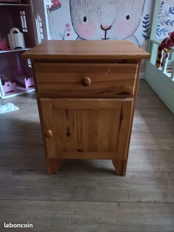 Petite table de chevet (image 1)