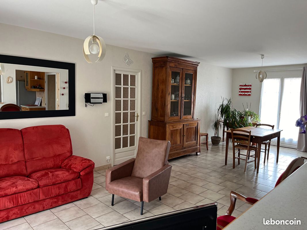 Maison 5 pièces 106 m² - Ligugé 86240 (image principale 4)