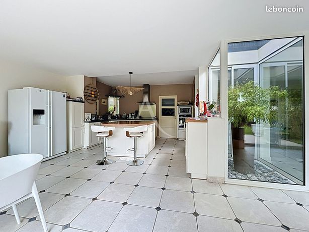Maison 8 pièces 270 m² — 4