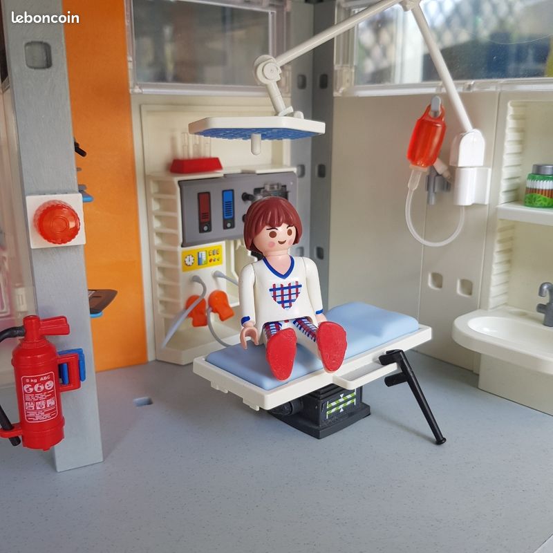 PLAYMOBIL Hôpital 70190 + extensions 6445 et 9848 (image 4)