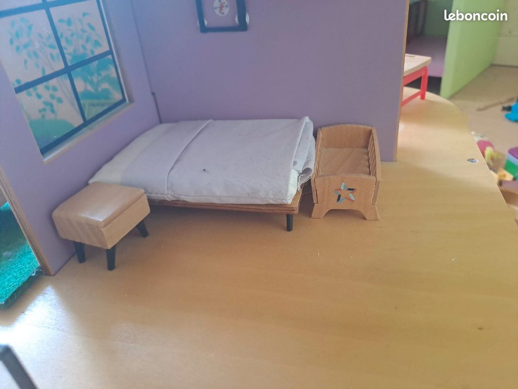 Maison colour house de djeco
À partir de 4 ans
Parfait état 
Vendue avec les accessoires présents sur la photo
Collection Mon petit home (image 4)