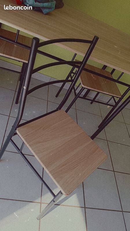 Table avec 4 chaises (image 2)