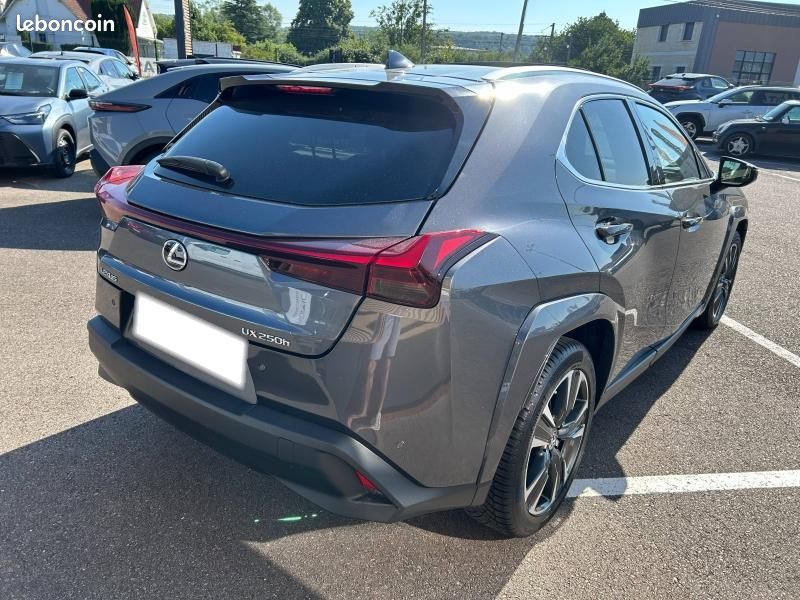 Lexus UX 250h Executive 2WD (image 5)