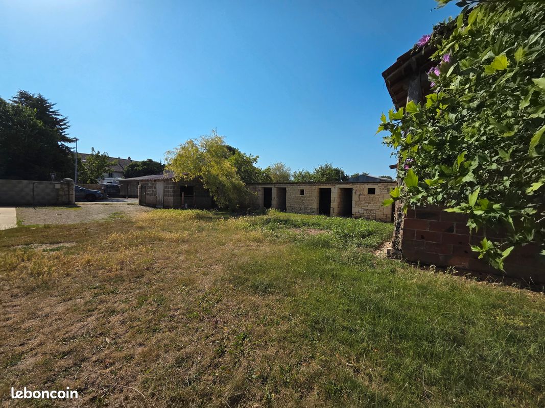 Maison 6 pièces 153 m² · à Chaunay · 153 m² · 690 €