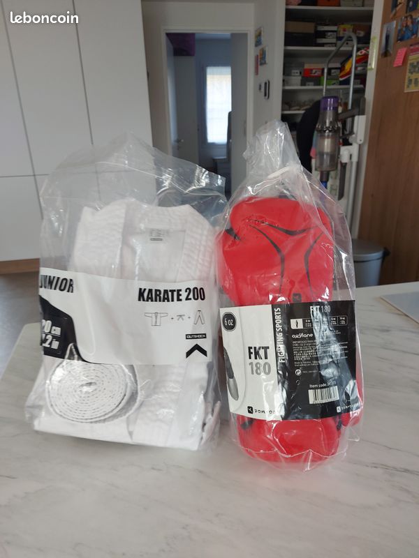 Equipement Neuf Karaté Contact, kimono + gants (image 1)