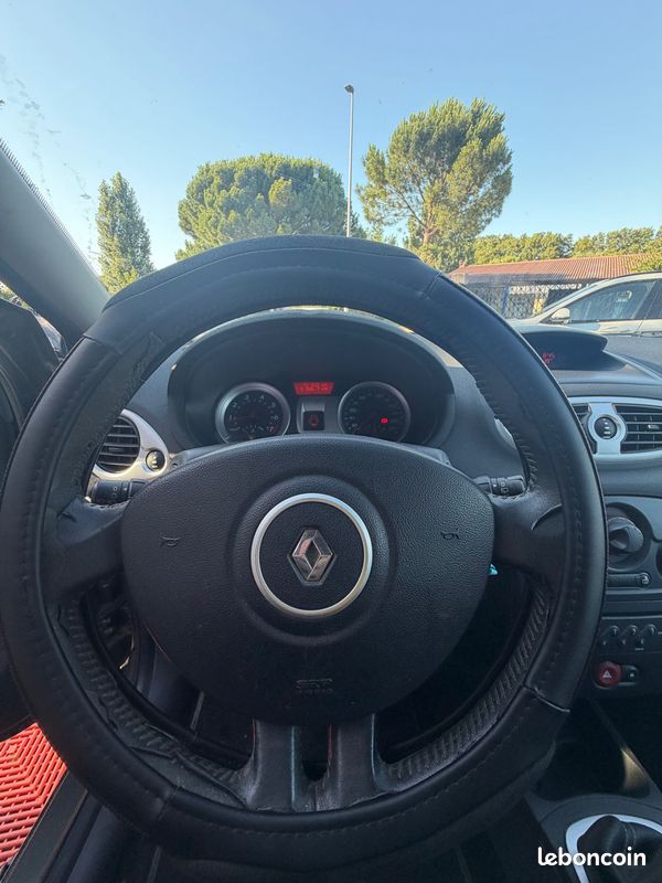 Renault clio III 3 1.2 TCE 100 - Faible KM - Attelage (image 5)