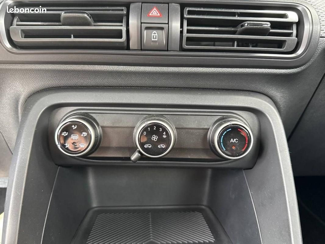 Citroën C3 Hybride 110 ch Automatique - Plus (image 15)