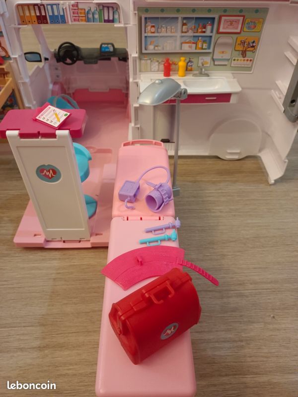 Ambulance de barbie (image 5)