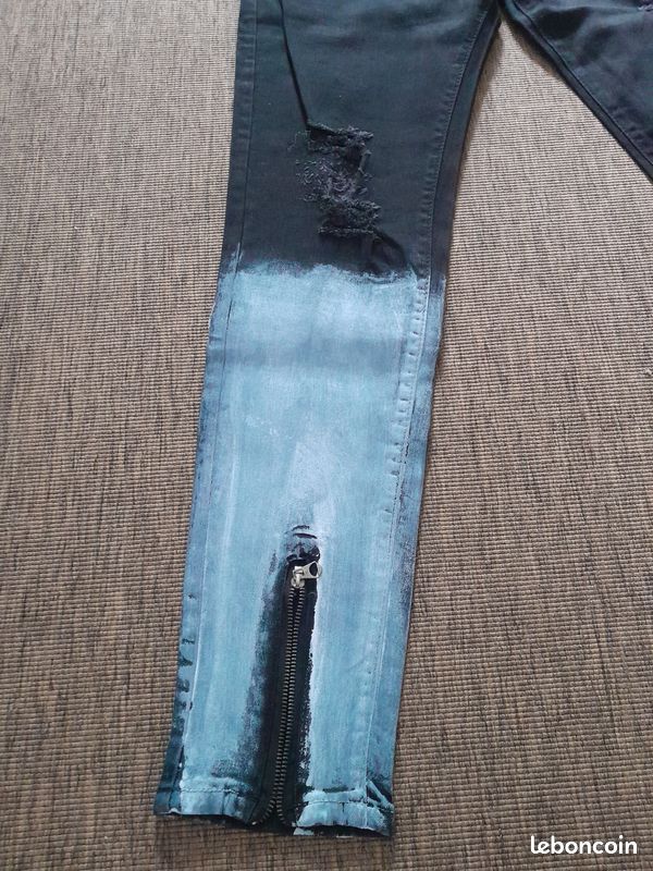 Jean slim noir destroy dégradé bleu-gris – Zip chevilles – Tour de taille 96 cm (image 4)