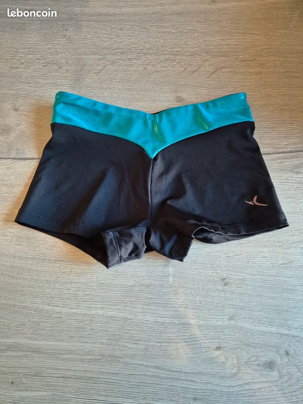 Ensemble Justaucorps + short gymnastique (image 1)