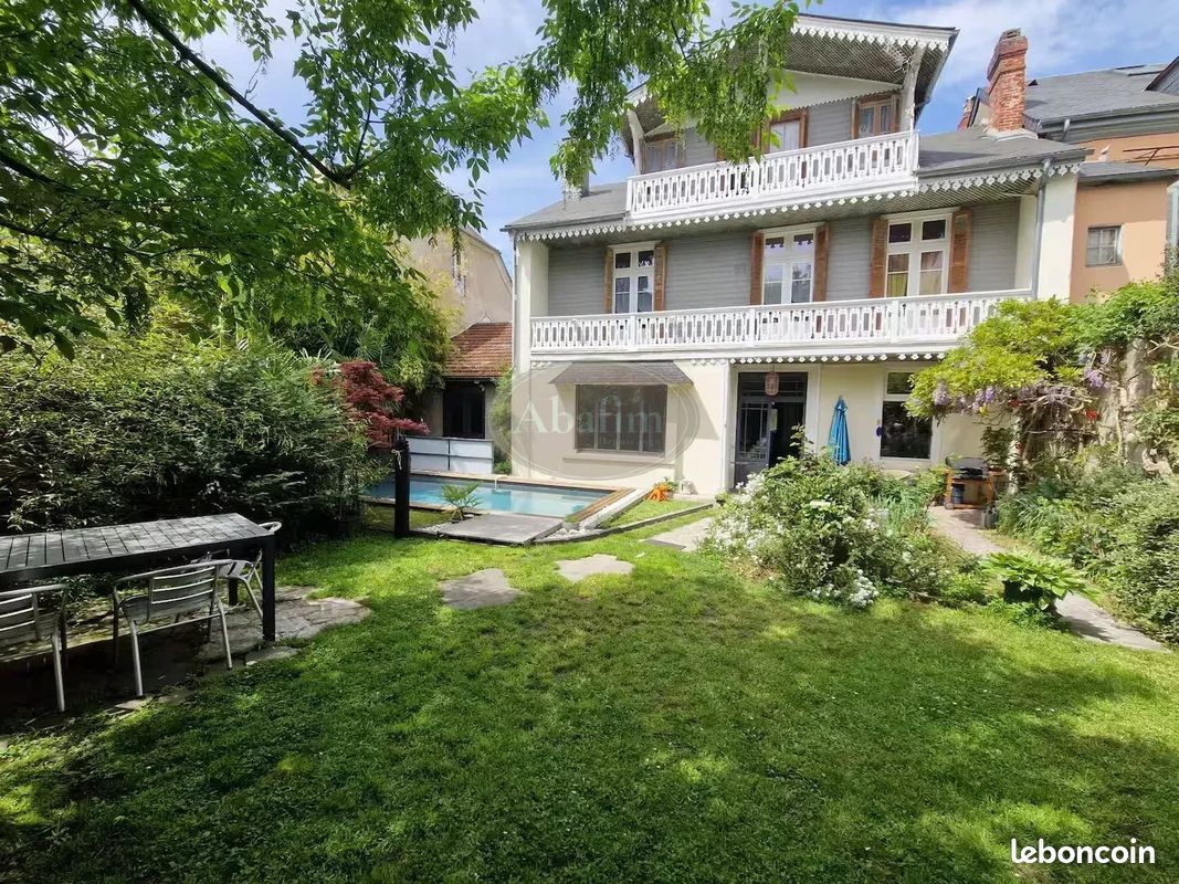 Maison 10 pièces 217 m² · à Bagnères-de-Bigorre · 217 m² · 736 000 €