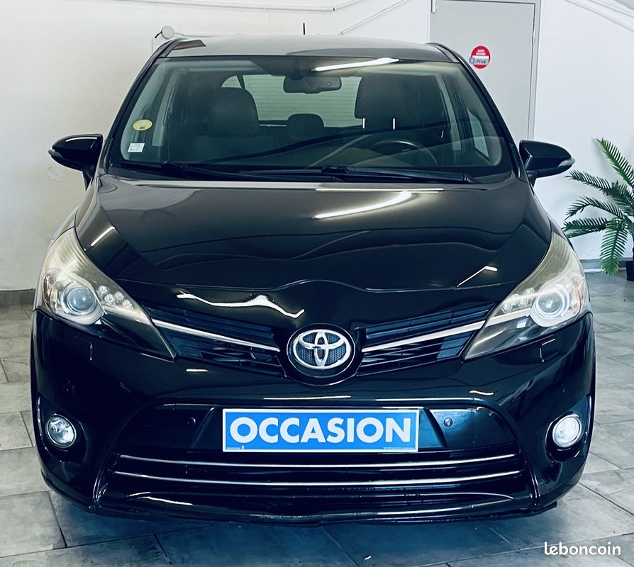 Toyota VERSO 124 D-4D SKYVIEW 5 PLACES (image 2)