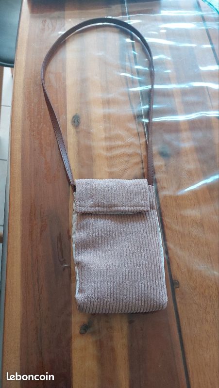 Pochette portable (image 1)